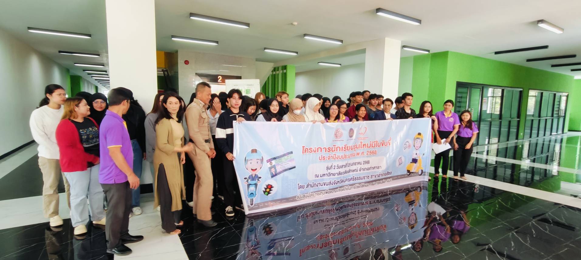 สพน. ร่วมกับสำนักงานขนส่งทางบกนครศรีฯ สาขาสิชล จัดอบรมเพื่อทำใบขับขี่แก่นักศึกษา