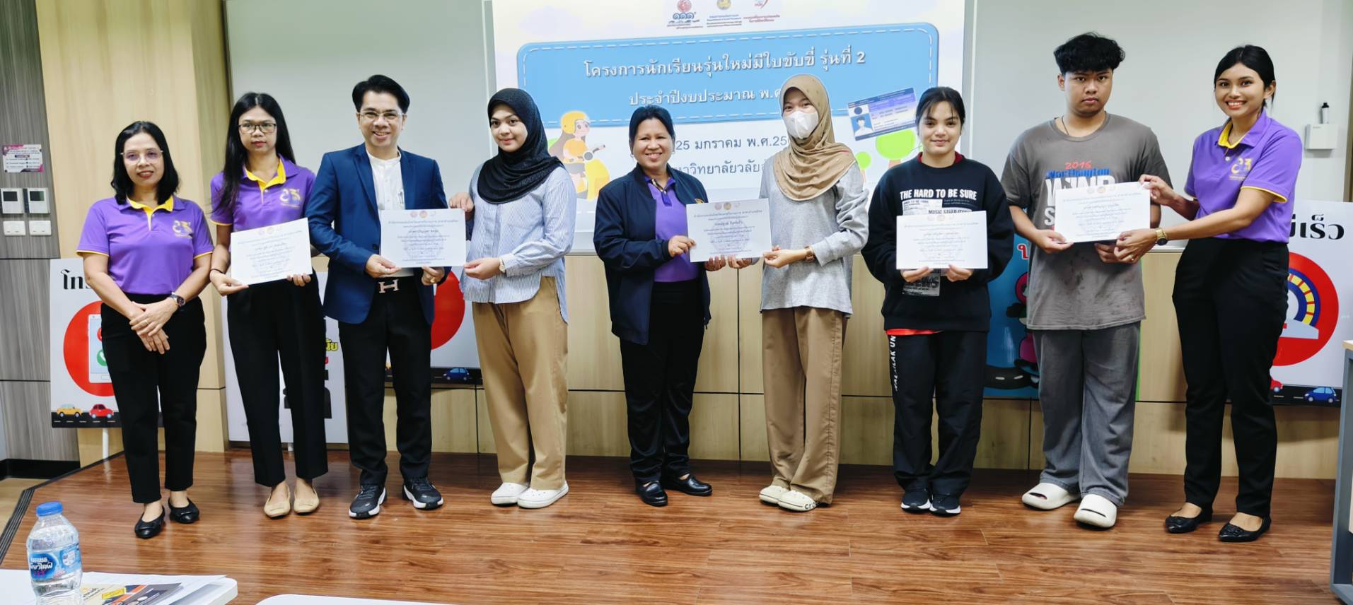 สพน. ร่วมกับสำนักงานขนส่งทางบกนครศรีฯ สาขาสิชล จัดอบรมเพื่อทำใบขับขี่แก่นักศึกษา