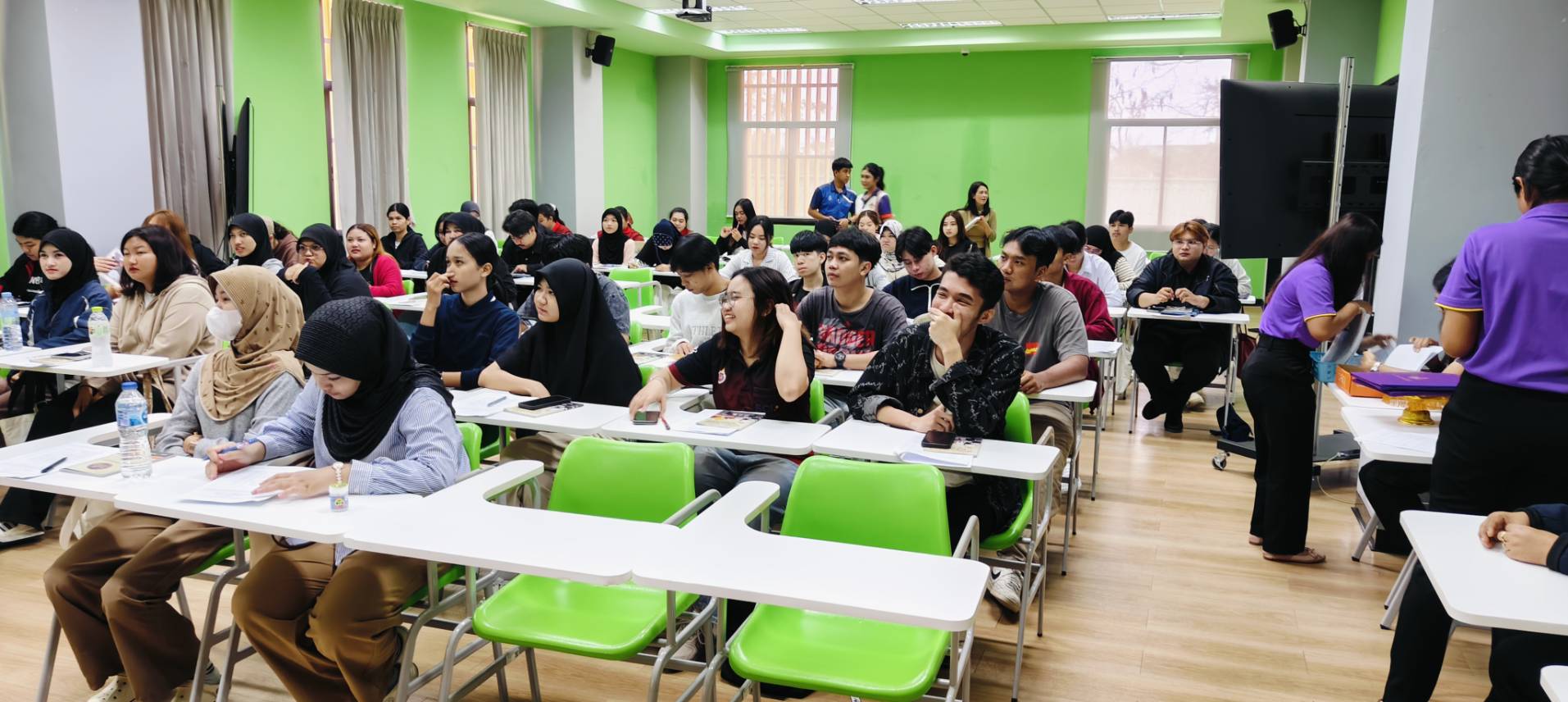 สพน. ร่วมกับสำนักงานขนส่งทางบกนครศรีฯ สาขาสิชล จัดอบรมเพื่อทำใบขับขี่แก่นักศึกษา