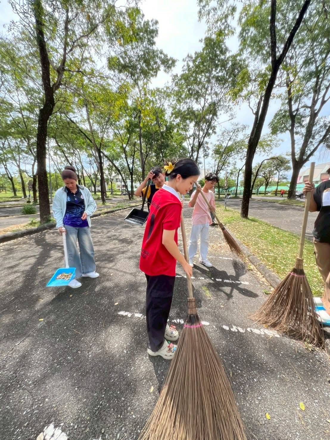 นักศึกษาจิตอาสา ม.วลัยลักษณ์ร่วมใจบำเพ็ญประโยชน์ถวายเจ้าฟ้าจุฬาภรณวลัยลักษณ์ อัครราชกุมารีฯ