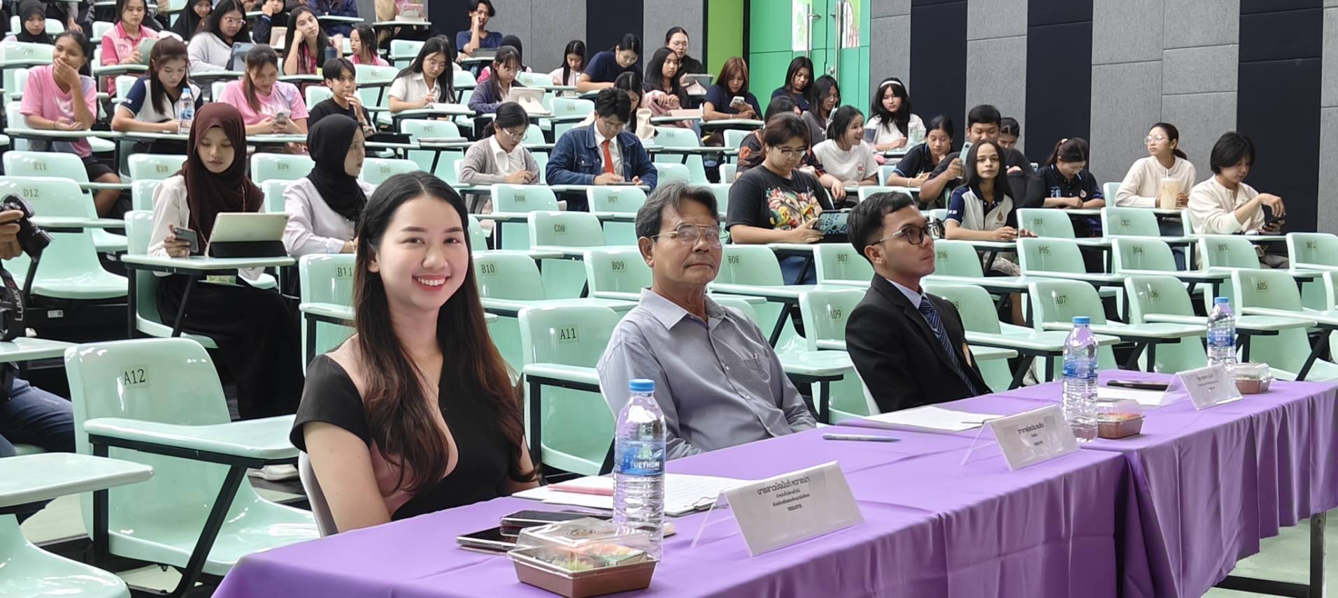 นักศึกษาเข้าร่วมกิจกรรม Speech Solo Stand Up หัวข้อ "เพื่อนกันจอยกันได้ไม่ต้องดื่ม"