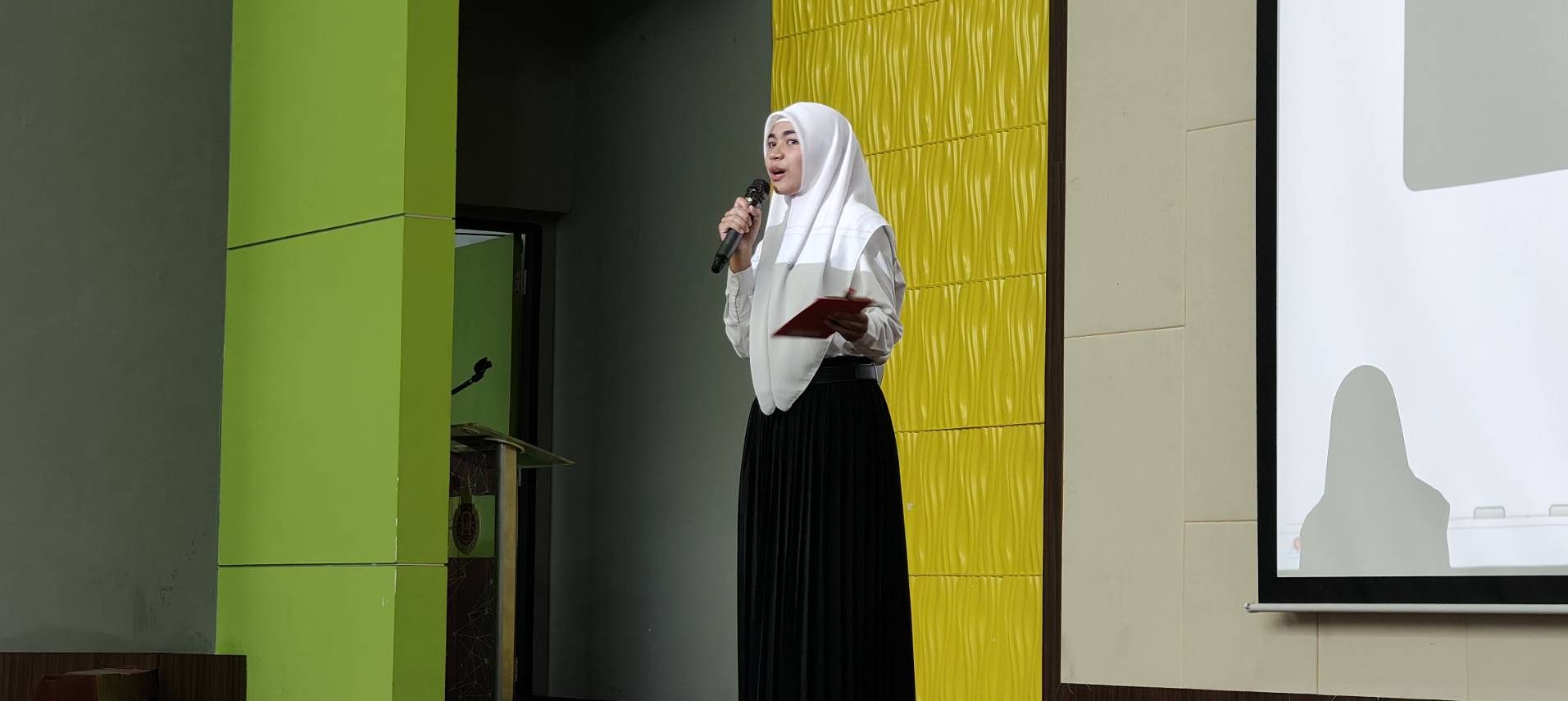 นักศึกษาเข้าร่วมกิจกรรม Speech Solo Stand Up หัวข้อ "เพื่อนกันจอยกันได้ไม่ต้องดื่ม"