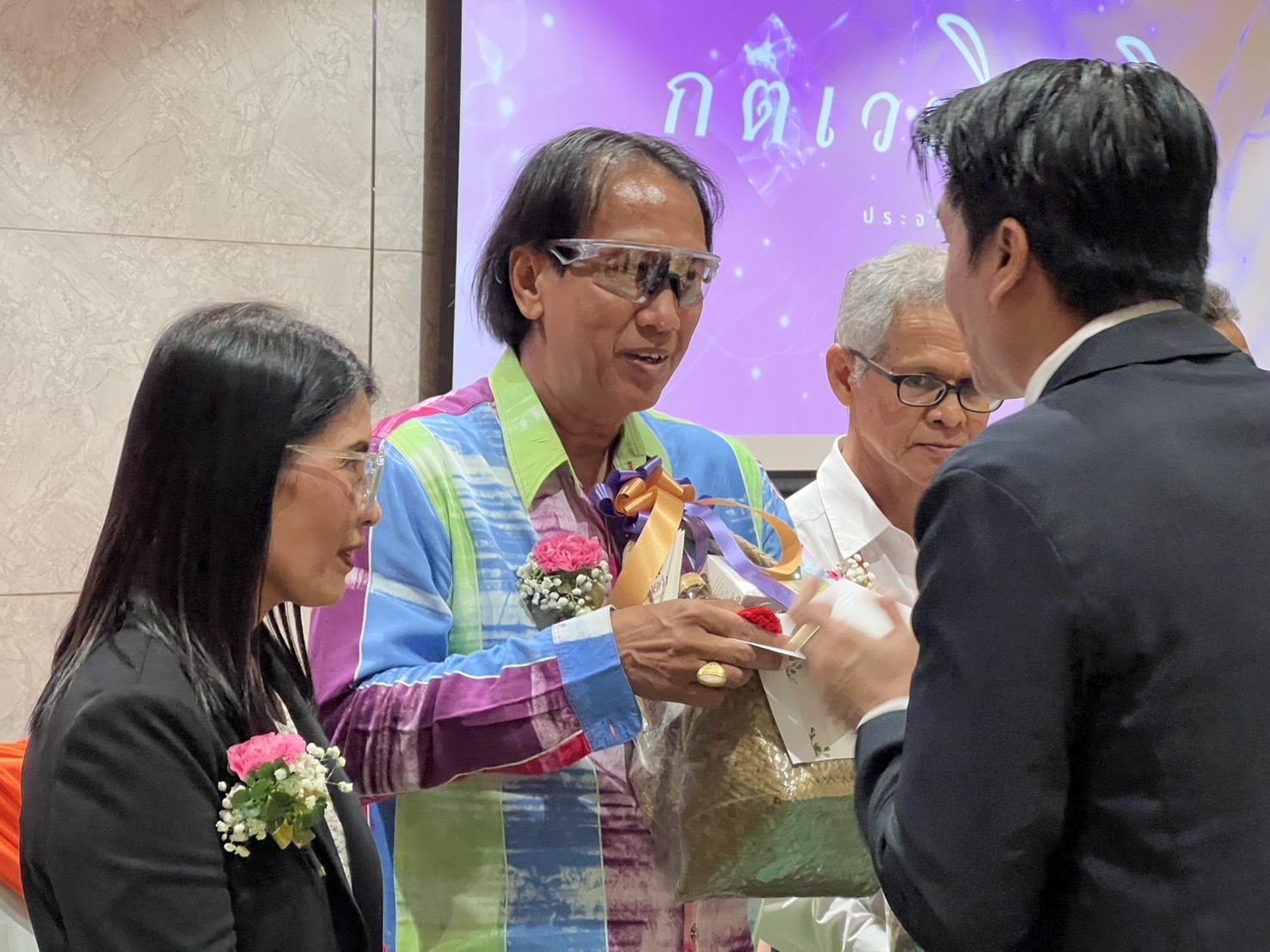 เมื่อวันที่ 4 กันายน 2568 ผู้ช่วยศาสตราจารย์ ดร.อาทิตย์ บุญรอดชู ผู้ช่วยอธิการบดี และรักษาการแทนหัวหน้าส่วน และบุคลากรส่วนส่งเสริมและพัฒนานักศึกษา ร่วมแสดงมุทิตาจิตแก่ผู้เกษียณอายุ ปีงบประมาณ 2568 ซึ่งมี นายภราดร จีนชาวนา พนักงานส่วนส่งเสริมและพัฒนานักศึกษา เกษียณอายุและเข้าร่วมงานเลี้ยงในครั้งนี้ ในปีงบประมาณ 2568 บุคลากรส่วนส่งเสริมและพัฒนานักศึกษา เกษียณอายุ 2 ท่าน ได้แก่ นายภราดร จีนชาวนา งานส่งเสริมกิจกรรมนักศึกษาและศิษย์เก่าสัมพันธ์ และนางสาวอัมพร รัตนวิจิตร งานแนะแนวและทุนการศึกษา